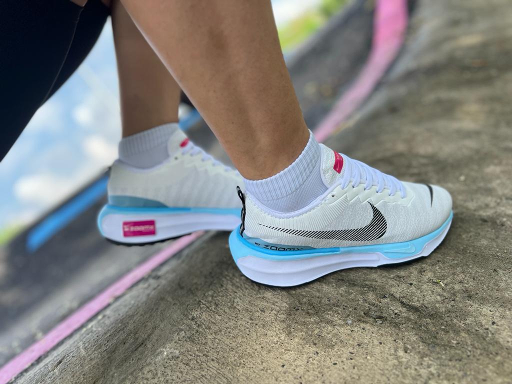 NIKE ZOOMX INVINCIBLE RUN + CAJA