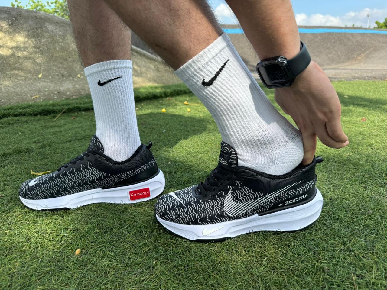 NIKE ZOOMX INVINCIBLE RUN + CAJA