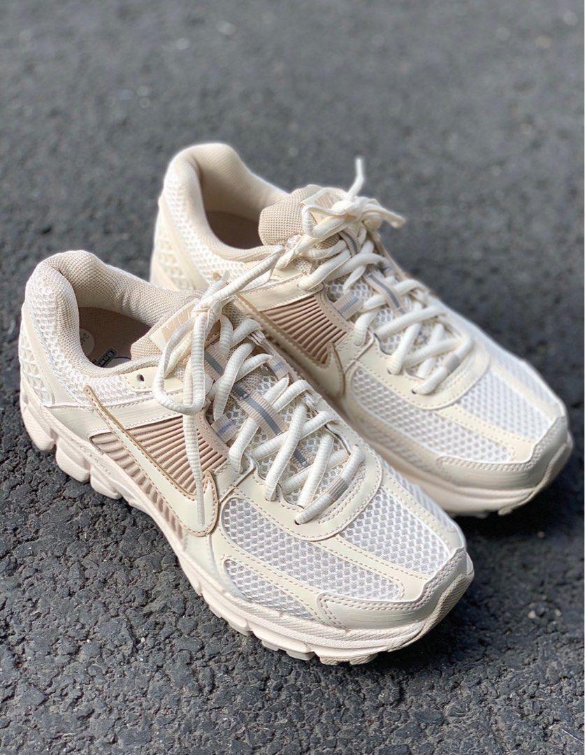 NIKE ZOOM VOMERO 5 BEIGE